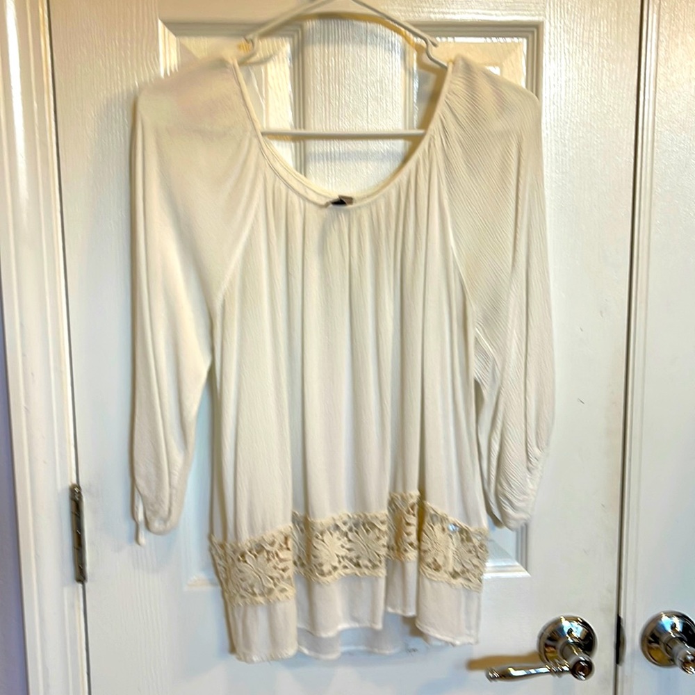 White tunic with open sleeves. Size S